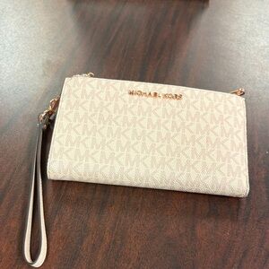 Michael Kors Light Pink Wristlet